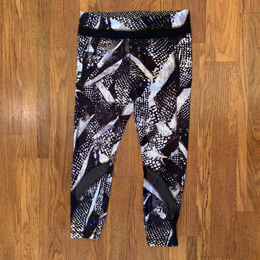 Lululemon Athletica Zip Pockets with Mesh Panel